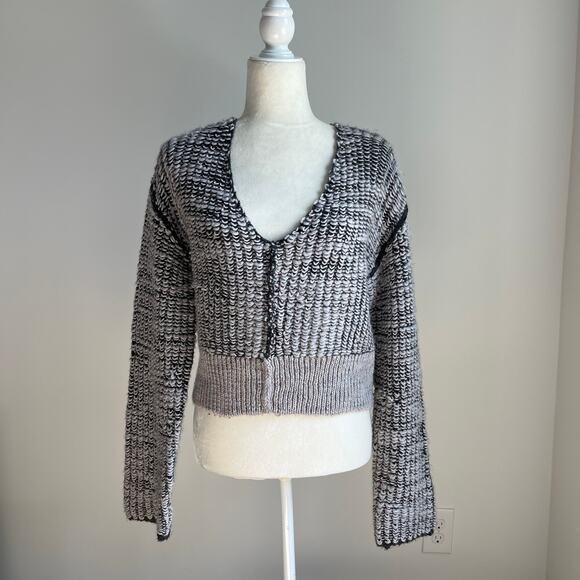 Urban Outfitters Wool Blend Gray Long Sleeve Oversized V-neck Cropped Sweater - Picture 1 of 7